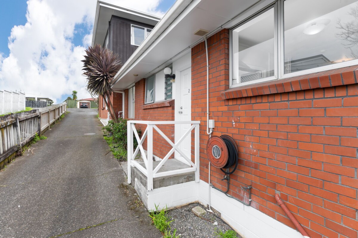 Vendor Has Bought – This recently renovated 2-bedrooms unit Must Go, 2/68 Ruawai Road, Mount Wellington, Auckland