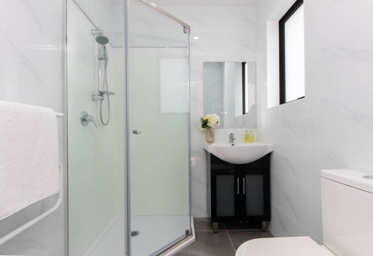 Super Affordable Seaview 3 bedrooms Home, 48B Waddell Avenue, Point England, Auckland