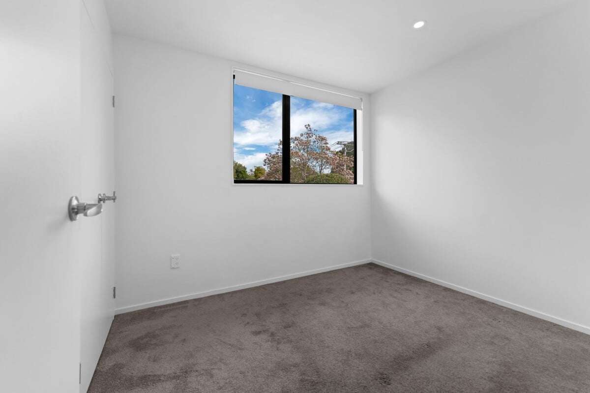 Super Affordable Seaview 3 bedrooms Home, 48B Waddell Avenue, Point England, Auckland