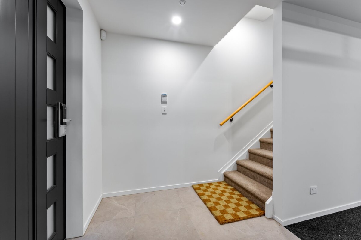 Massive Price Reduction, 3 beds + study 2.5 baths home with garage, zoned for Selwyn College, Baradene College, Remuera Intermediate, Meadowbank School, 4/10 Meadowbank Road, Meadowbank, Auckland
