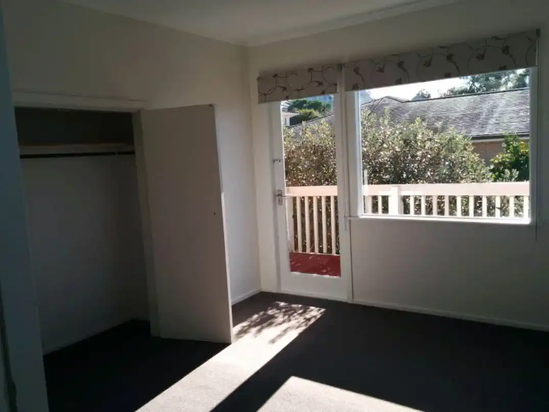 For rent, 3 bedrooms 1 bathroom house, Walk to New World & Top Schools, 1/165 Wellington Street, Howick, Auckland, available 21st Novembe