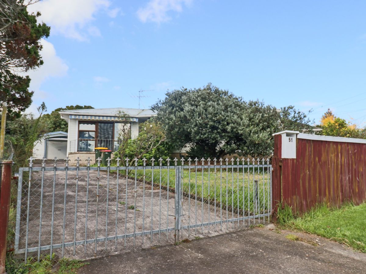 For rent, 3 bedrooms 1 bathroom house, 51 Clayton Ave, Otara, Auckland, Available from 14th Nov