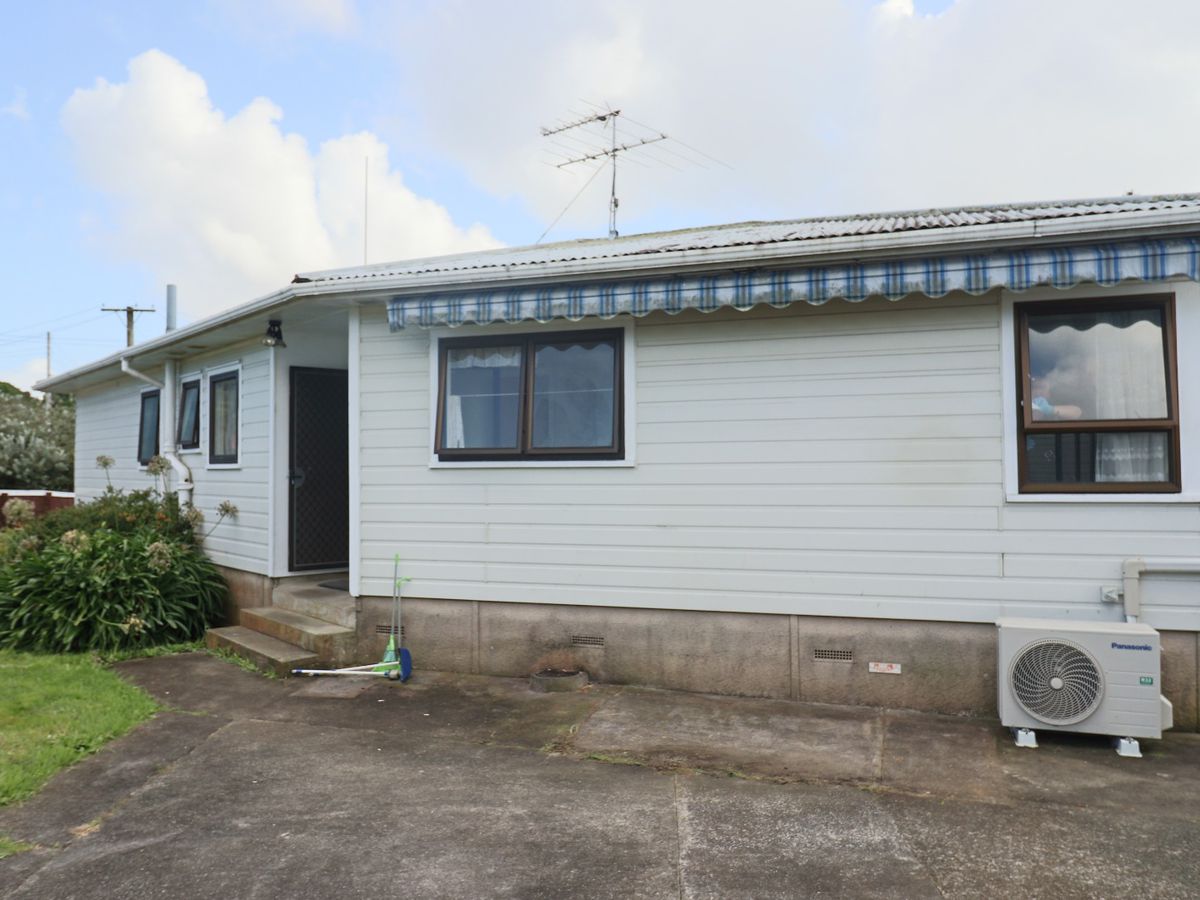 For rent, 3 bedrooms 1 bathroom house, 51 Clayton Ave, Otara, Auckland, Available from 14th Nov