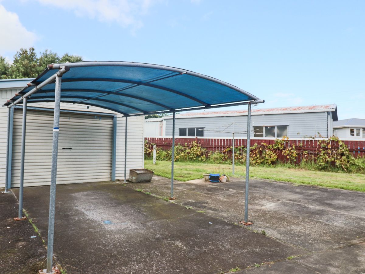 For rent, 3 bedrooms 1 bathroom house, 51 Clayton Ave, Otara, Auckland, Available from 14th Nov