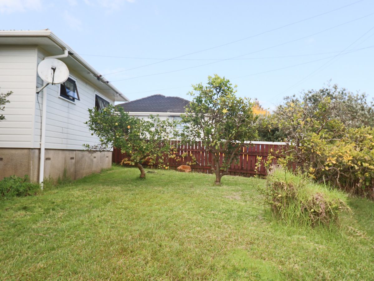 For rent, 3 bedrooms 1 bathroom house, 51 Clayton Ave, Otara, Auckland, Available from 14th Nov