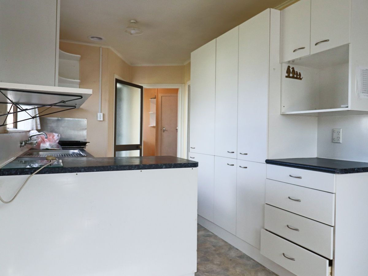 For rent, 3 bedrooms 1 bathroom house, 51 Clayton Ave, Otara, Auckland, Available from 14th Nov
