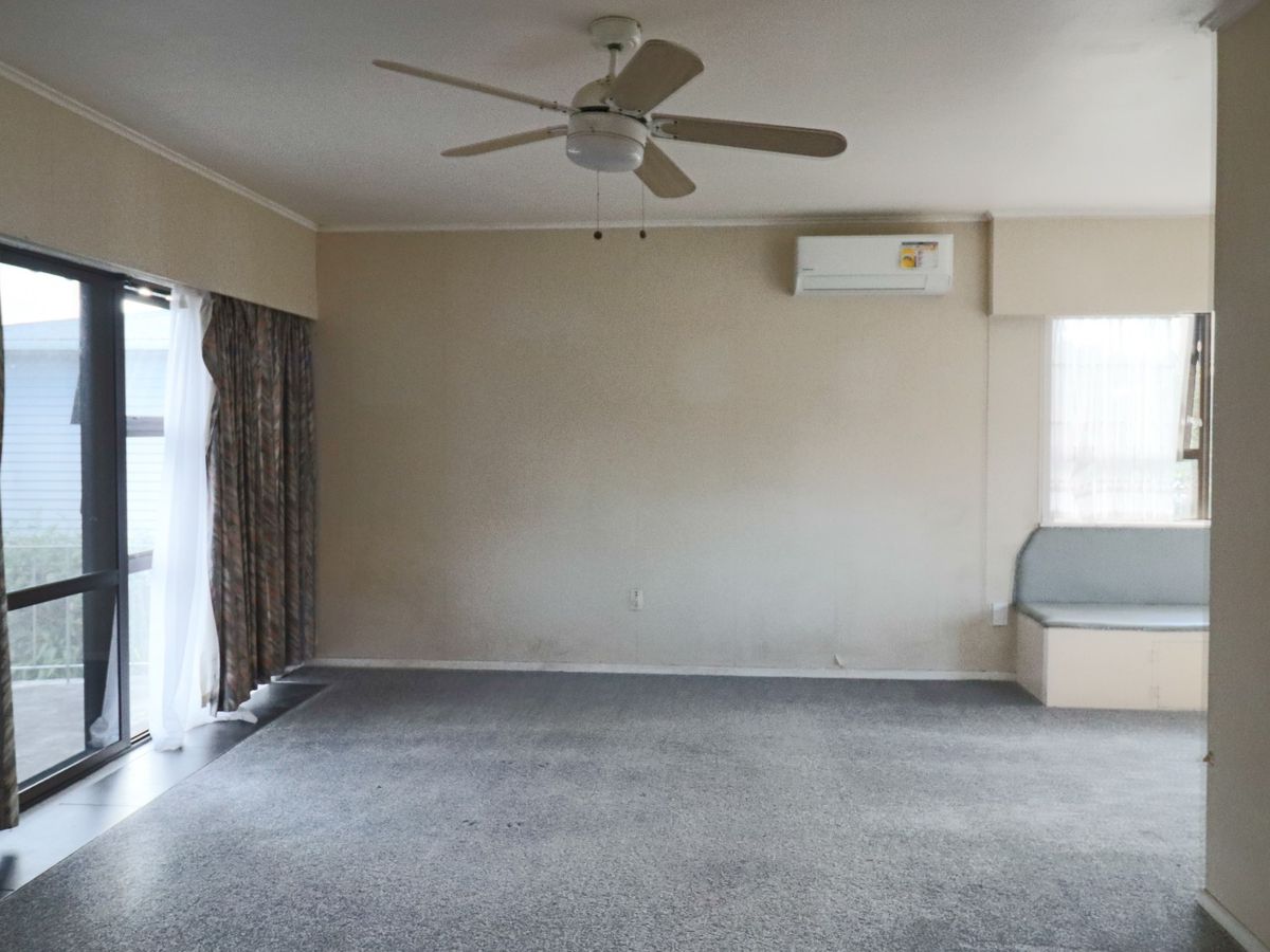 For rent, 3 bedrooms 1 bathroom house, 51 Clayton Ave, Otara, Auckland, Available from 14th Nov
