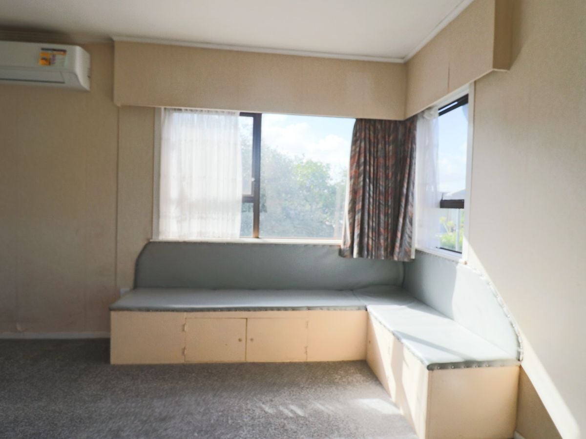 For rent, 3 bedrooms 1 bathroom house, 51 Clayton Ave, Otara, Auckland, Available from 14th Nov