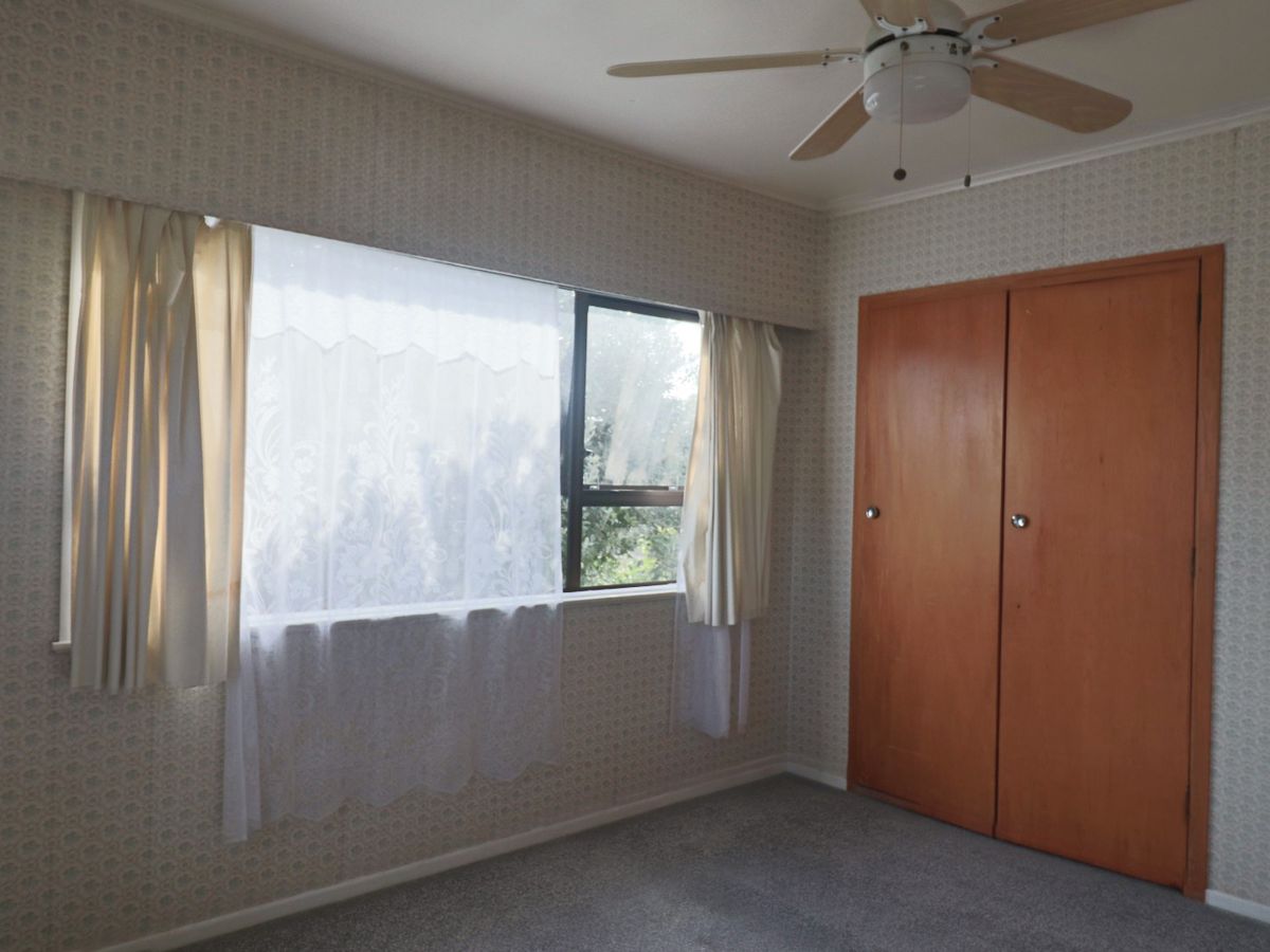 For rent, 3 bedrooms 1 bathroom house, 51 Clayton Ave, Otara, Auckland, Available from 14th Nov