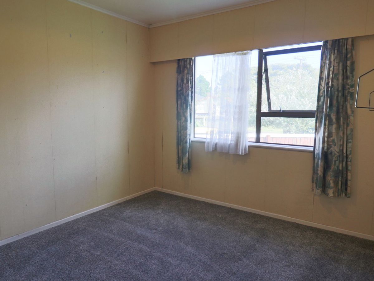For rent, 3 bedrooms 1 bathroom house, 51 Clayton Ave, Otara, Auckland, Available from 14th Nov
