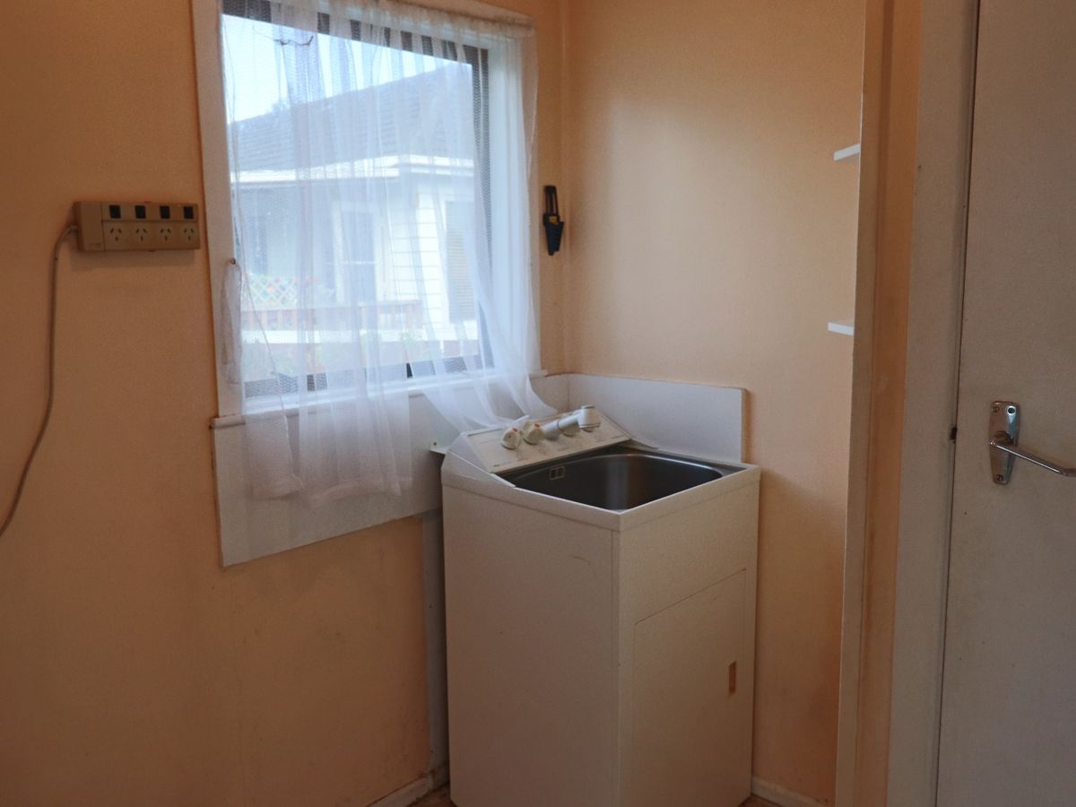 For rent, 3 bedrooms 1 bathroom house, 51 Clayton Ave, Otara, Auckland, Available from 14th Nov