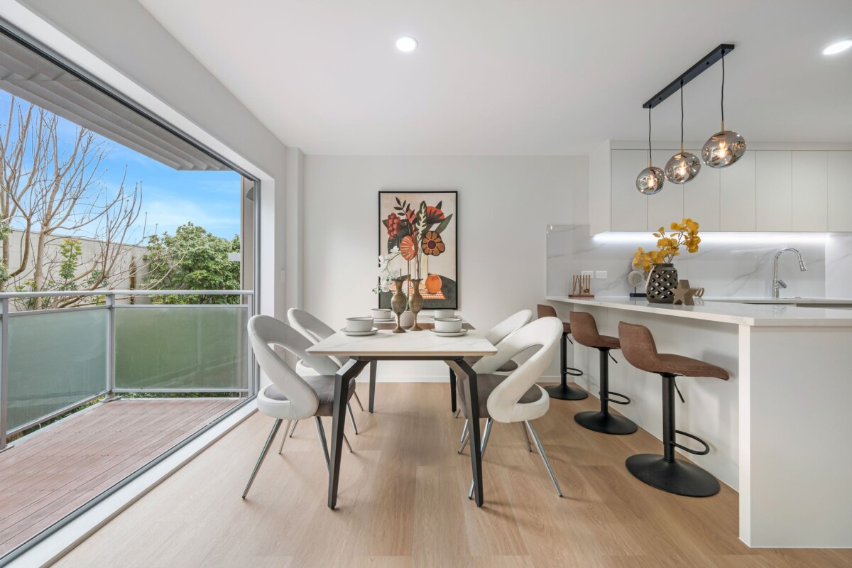 Stylish 4 bedrooms Family Home in Prime Location, Top School Zone, 4/17 Auburn Street, Grafton, Auckland