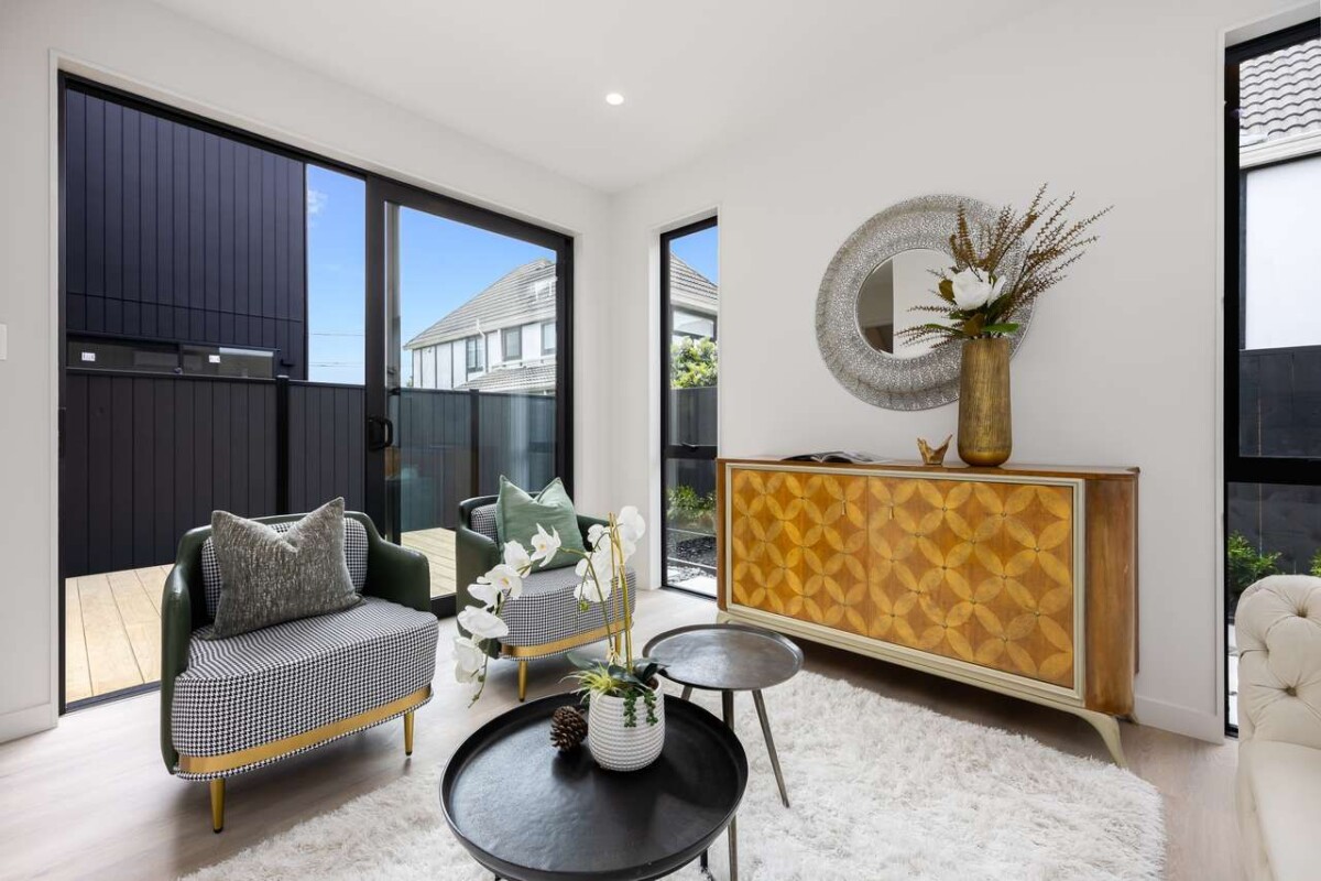 3 bedrooms within Double Grammar School Zone, Overseas Vendor Says SELL, 9/26 Owens Road, Epsom, Auckland