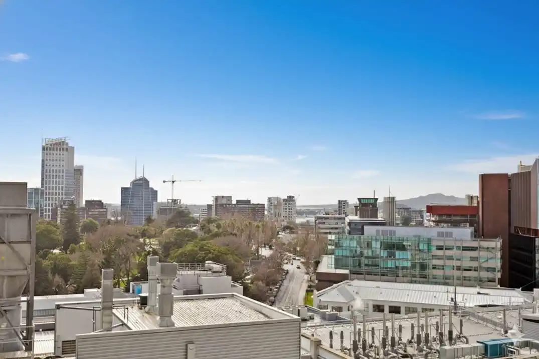 Double Grammar school zone, Freehold 2 beds 1 bath apartment, 53sqm plus a spacious balcony, 1.1 km to Auckland Girls’ Grammar School, 1.7 km to Auckland Grammar, 1110/76 Wakefield Street, City Centre, Auckland