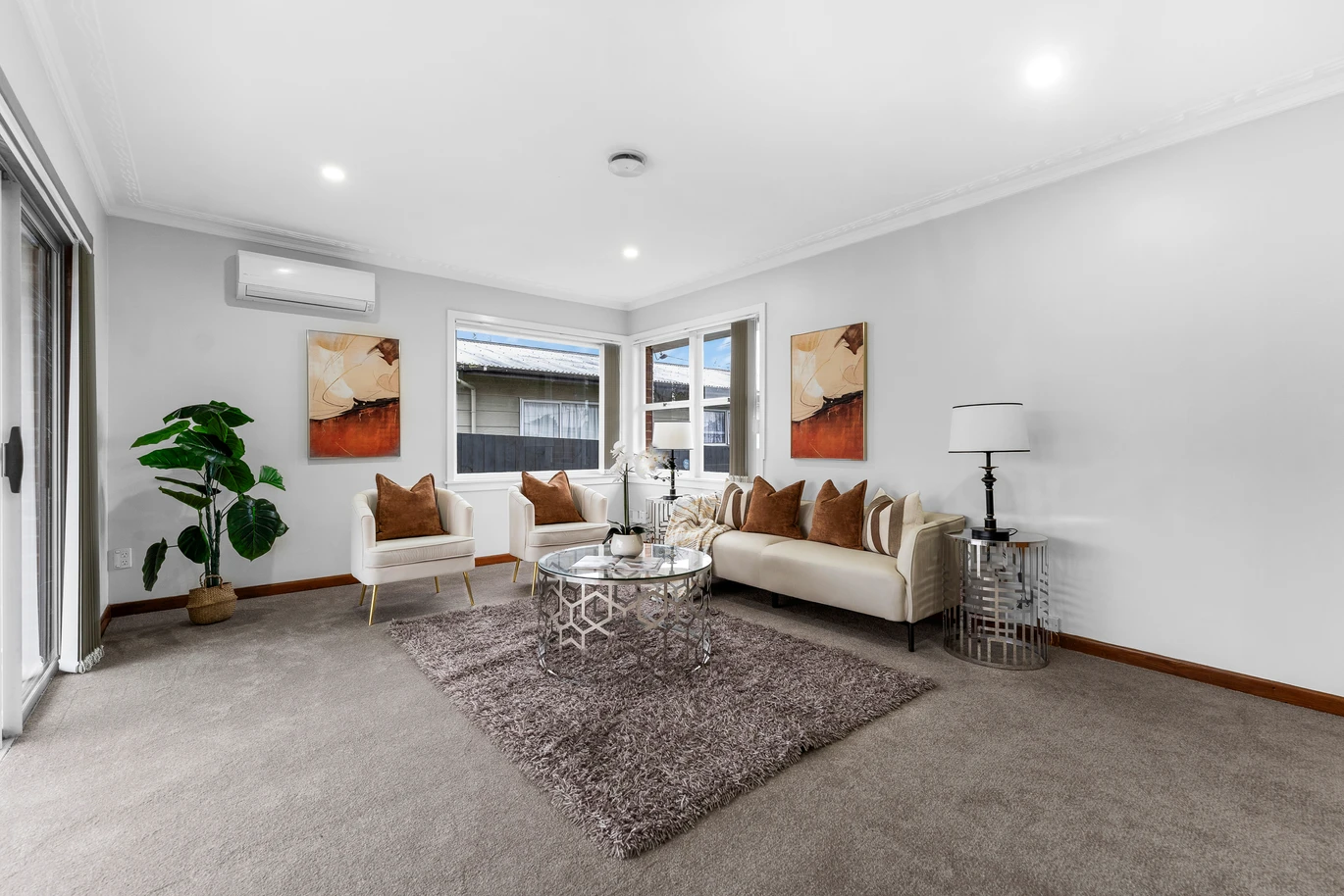 RENOVATED, 3 bedrooms house on 553m2 section, in the Heart of Manurewa, 14 Oxford Road, Manurewa, Auckland