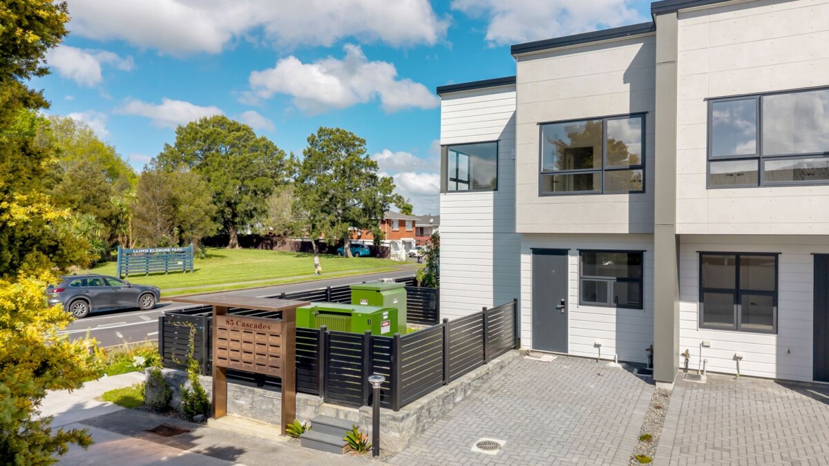 Brand-new, freehold 3 bedrooms plus study room home, Everything’s right at your doorstep, 16/85 Cascades Road, Pakuranga Heights, Auckland