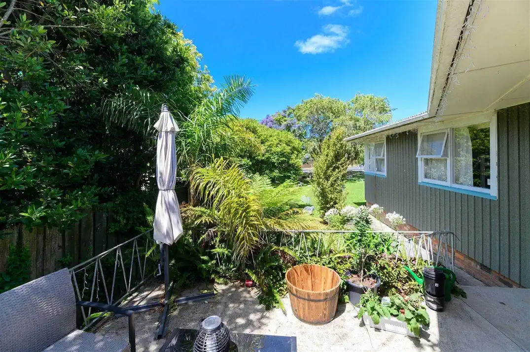 3 bedrooms house on 868m2 land, with RC, BC for 8 3-bedrooms townhouses, ready to build once the EPA extension is issued, 3 Simpson Road, Ranui, Auckland