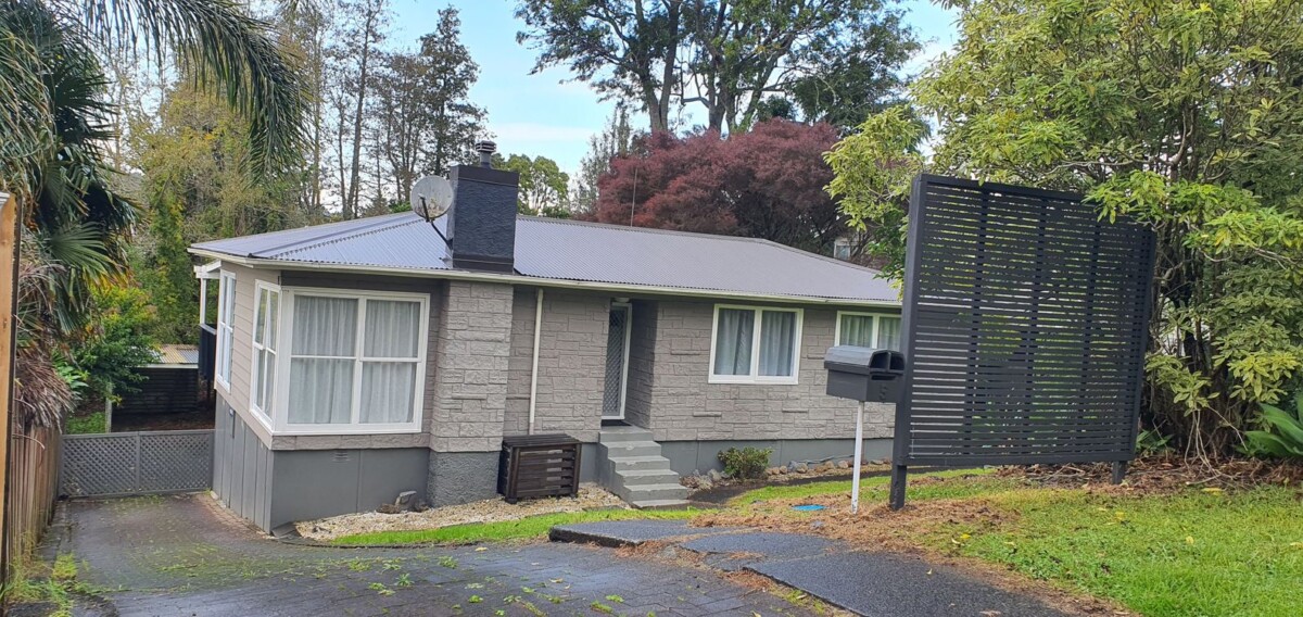 Vendors Heading Out of Town, 5 McPhail Street, Birkdale, Auckland