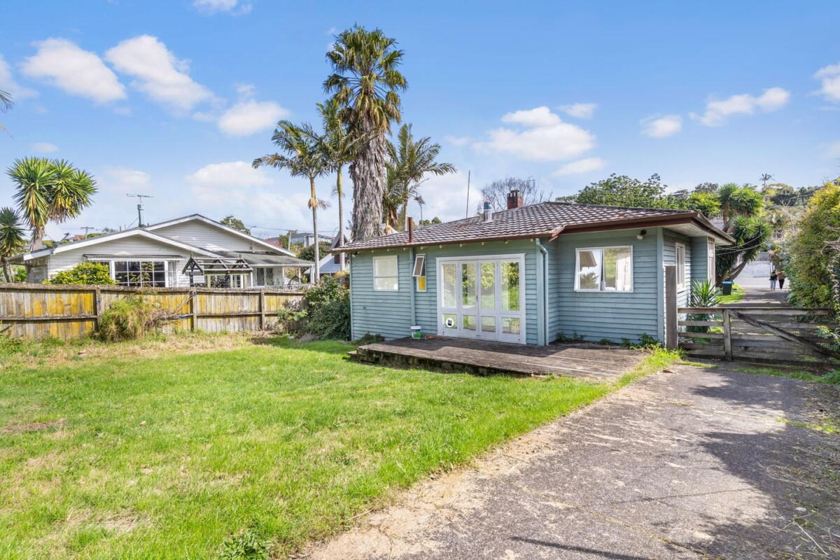 Must sell, DGZ school zone, 3 bedrooms house on 1053m2 land, Minutes from Newmarket, Mt Eden, Dominion Road, and motorways, 150 The Drive, Epsom, Auckland