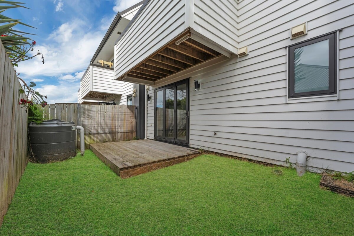 Super Affordable Seaview 3 bedrooms Home, 48B Waddell Avenue, Point England, Auckland