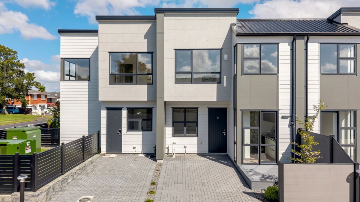Brand-new, freehold 3 bedrooms plus study room home, Everything’s right at your doorstep, 16/85 Cascades Road, Pakuranga Heights, Auckland