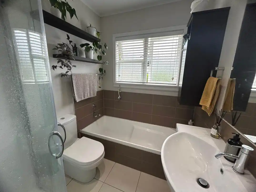 For rent, Pets negotiable, 3 bedrooms 1.5 bathrooms house, available 22nd October, 33 Nelson Street, Howick, Auckland