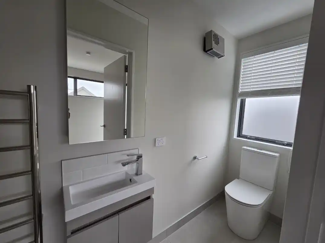 For rent, 2 bedrooms 2 bathrooms townhouse, 4/41 Margaret Road, Papatoetoe, Auckland, Available from: Tuesday, October 14