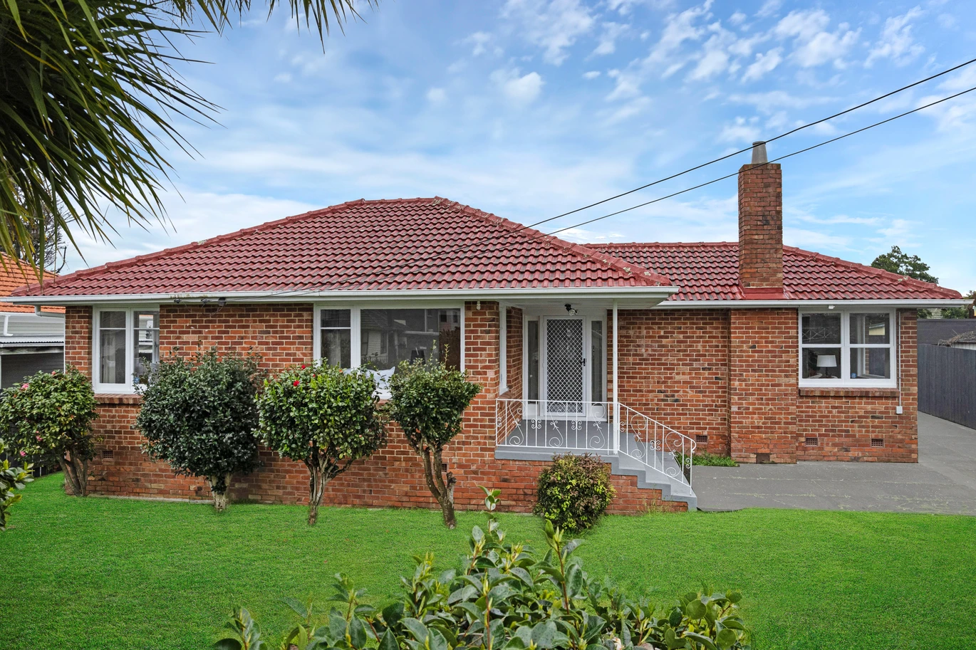 RENOVATED, 3 bedrooms house on 553m2 section, in the Heart of Manurewa, 14 Oxford Road, Manurewa, Auckland
