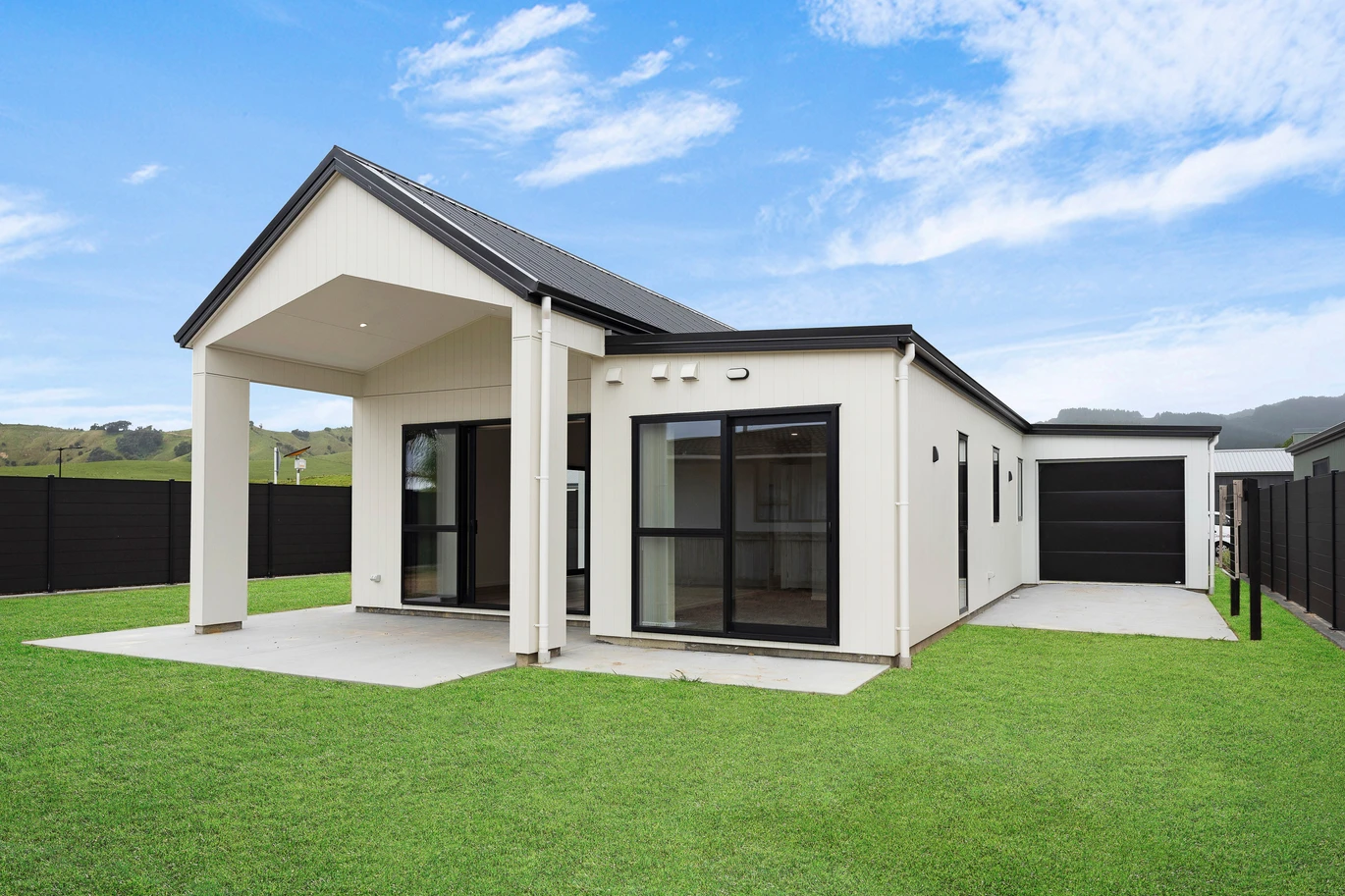 Brandnew 3 beds 2 baths house on 596m2 section, with beaches, walking tracks, and boat ramps just minutes away, 104 Mataikokako Loop, Kawakawa Bay, Auckland