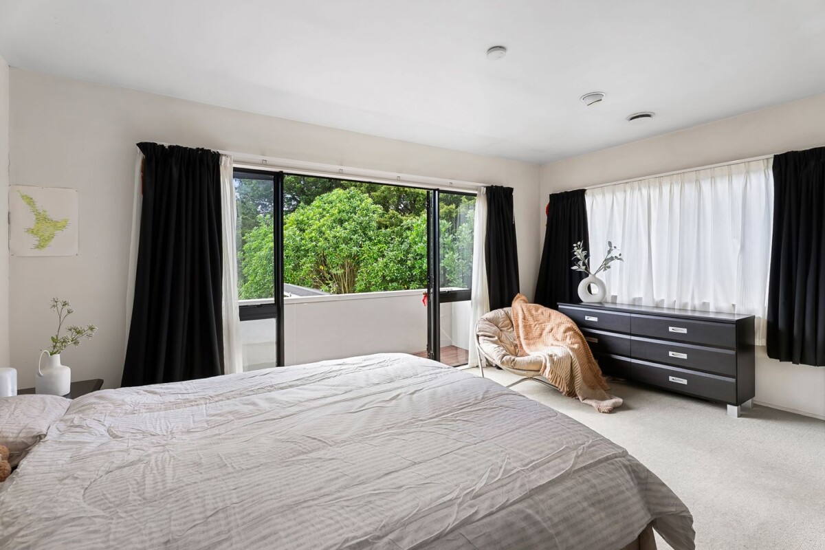 MUST SELL, 3 bedrooms home, offers the perfect balance of tranquility and convenience, 99A Redoubt Road, Goodwood Heights, Auckland