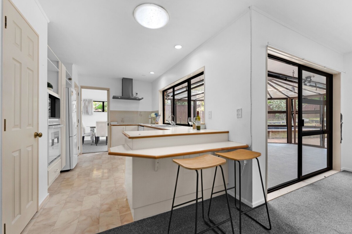 Family circumstances need Must sell, 4 beds house on 837m2 land, zone for Botany Downs School, 25 Lexington Drive, Botany Downs, Auckland