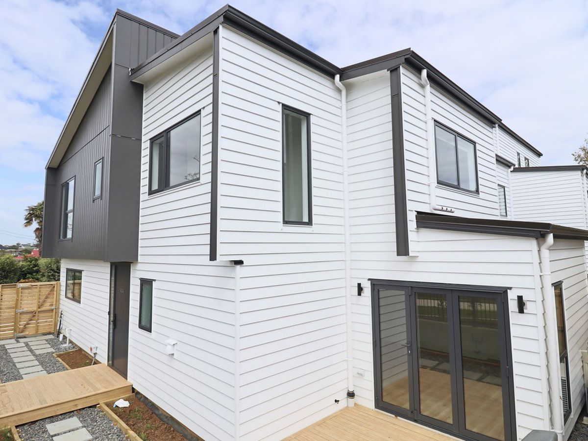 For rent, 3 bedrooms 2 bathrooms townhouse, 62A Glenmore Road, Sunnyhills, Auckland, Available now