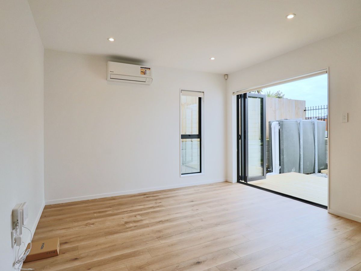 For rent, 3 bedrooms 2 bathrooms townhouse, 62A Glenmore Road, Sunnyhills, Auckland, Available now