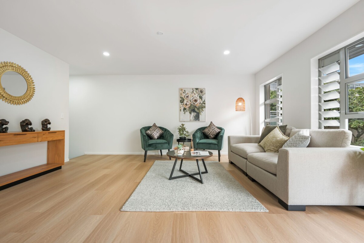 Stylish 4 bedrooms Family Home in Prime Location, Top School Zone, 4/17 Auburn Street, Grafton, Auckland