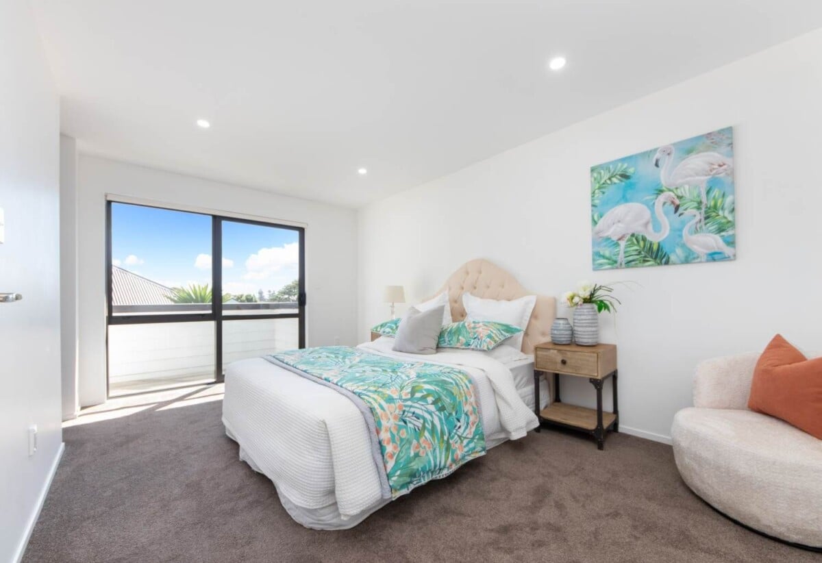 Super Affordable Seaview 3 bedrooms Home, 48B Waddell Avenue, Point England, Auckland