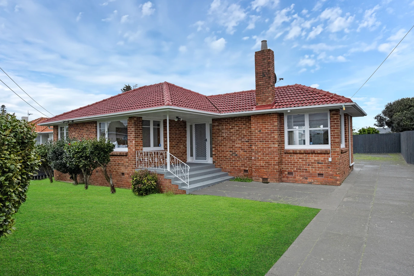 RENOVATED, 3 bedrooms house on 553m2 section, in the Heart of Manurewa, 14 Oxford Road, Manurewa, Auckland