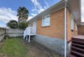 For rent, 3 bedrooms 1 bathroom house, Walk to New World & Top Schools, 1/165 Wellington Street, Howick, Auckland, available 21st Novembe