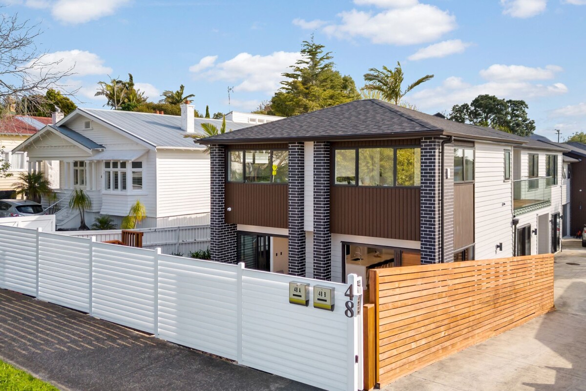 Must sell, Ignore CV of $3.5M,, Enquires Over $2,500,000, 294m2 4 beds 4.5 bath house with double garage on 471m2 section, Westmere School is at your doorstep, Western Springs College, the zoo, and lakeside park are a short stroll away, while Cox’s Bay Reserve, boutique cafes, and the CBD remain within easy reach, 48A Garnet Road, Westmere, Auckland