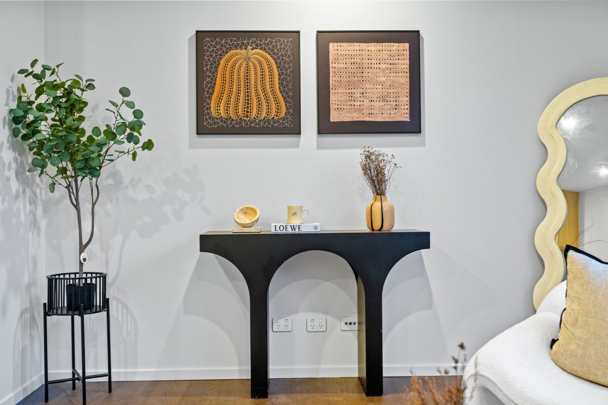 Massive Price Reduction, 3 beds + study 2.5 baths home with garage, zoned for Selwyn College, Baradene College, Remuera Intermediate, Meadowbank School, 4/10 Meadowbank Road, Meadowbank, Auckland