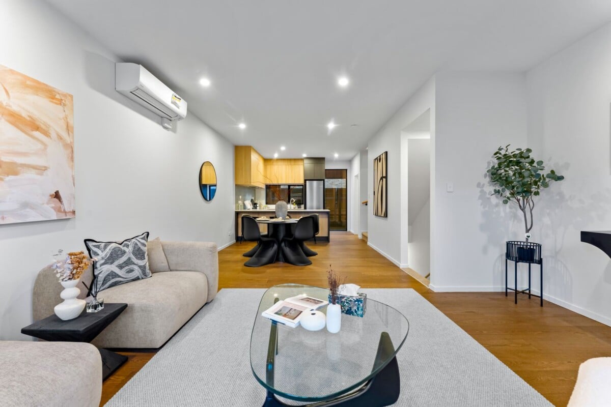 Massive Price Reduction, 3 beds + study 2.5 baths home with garage, zoned for Selwyn College, Baradene College, Remuera Intermediate, Meadowbank School, 4/10 Meadowbank Road, Meadowbank, Auckland