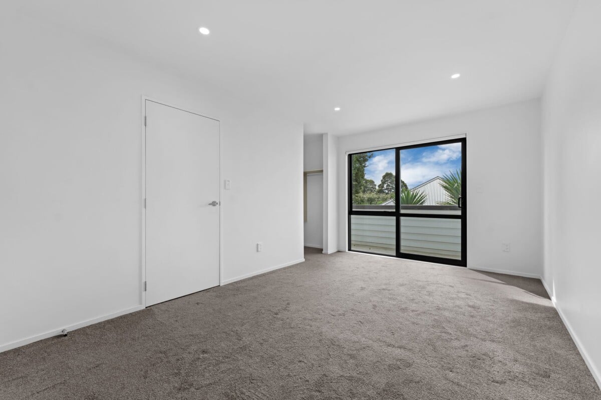 Super Affordable Seaview 3 bedrooms Home, 48B Waddell Avenue, Point England, Auckland