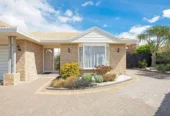 For rent, 4 beds 2 baths house, available 15th November, 14 Aspatria Place, Northpark, Auckland
