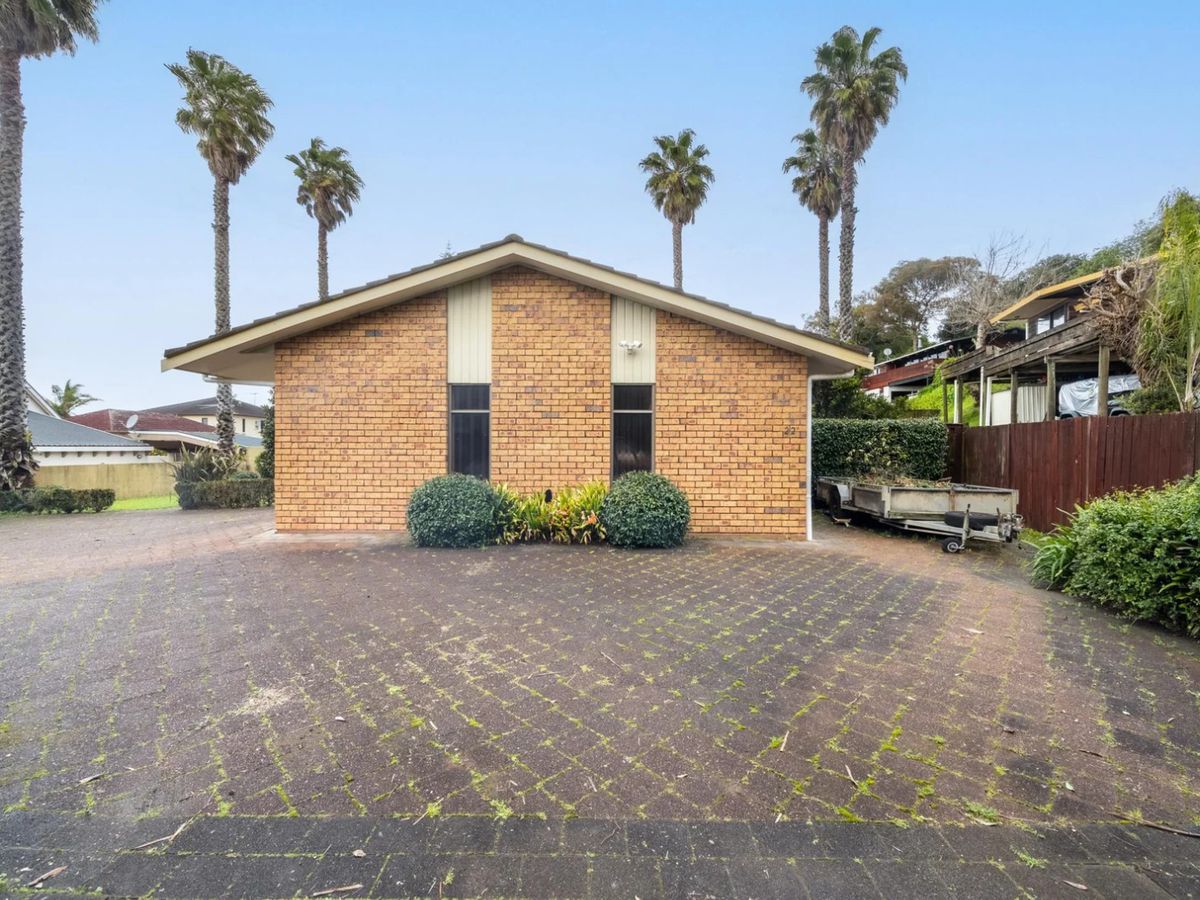 Available Now – Short-term Lease (3-6 Months Only), Pet-Friendly, 3 bedrooms house, 22 Rogers Avenue, Eastern Beach, Auckland,