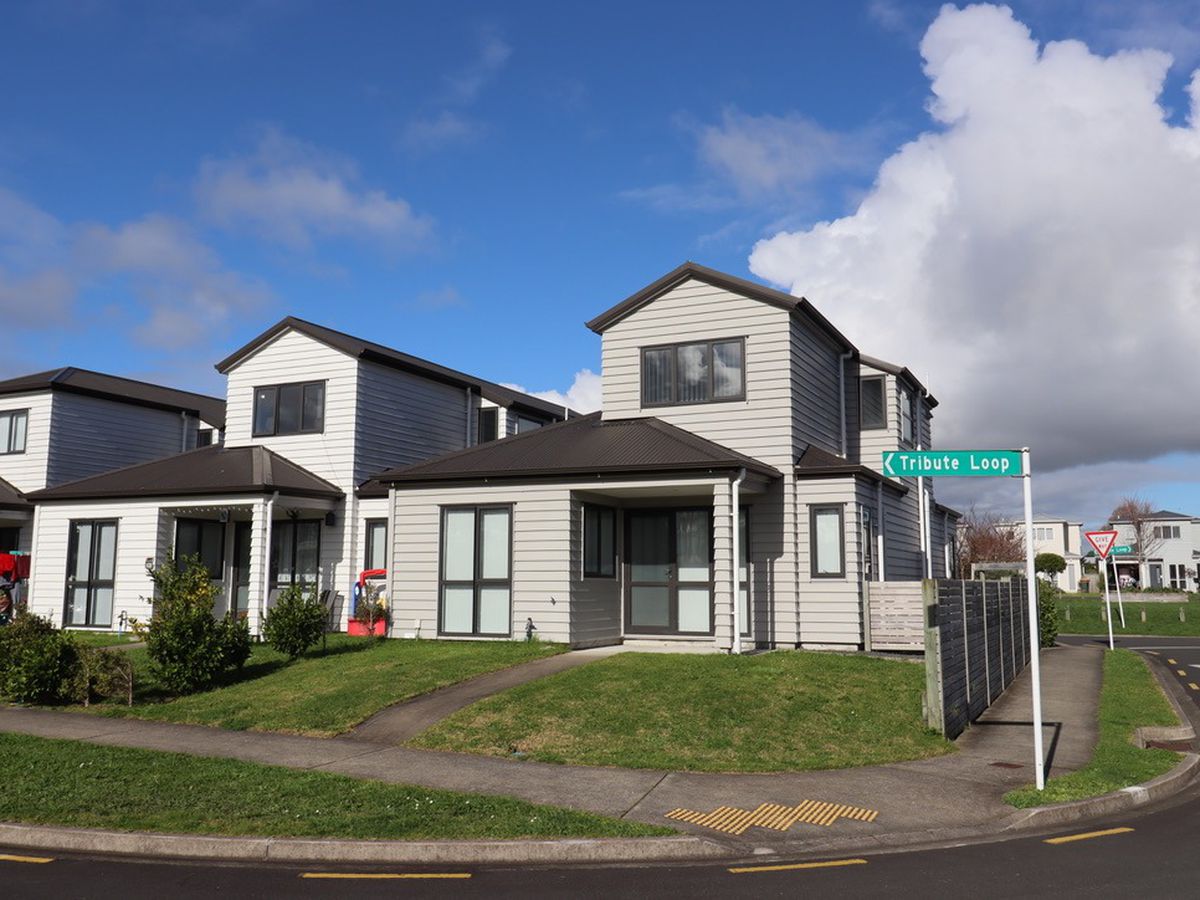 For rent, 3 bedrooms 2 bathrooms townhouse, 73 Tribute Loop, Takanini, Auckland, Available on Wed 29th Oct