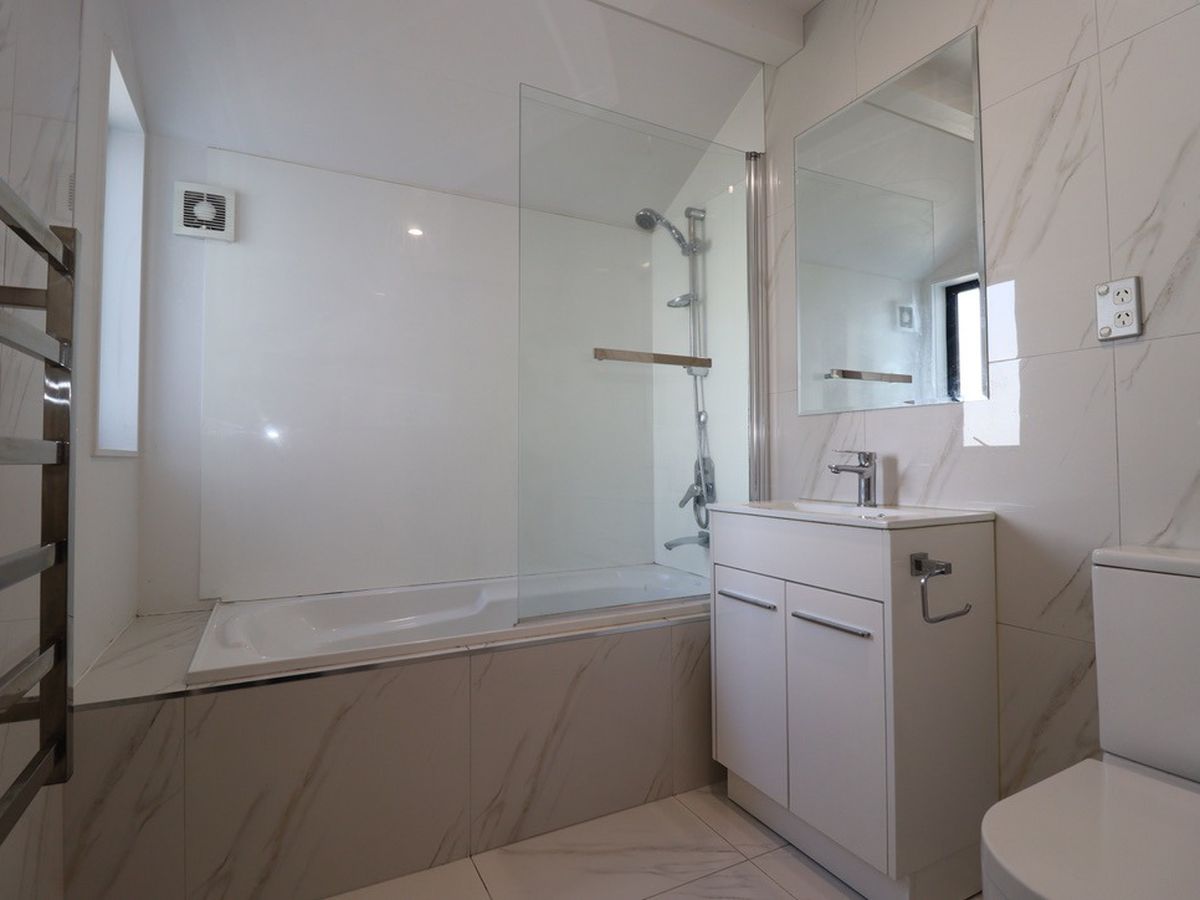 For rent, 3 bedrooms 2 bathrooms townhouse, 73 Tribute Loop, Takanini, Auckland, Available on Wed 29th Oct