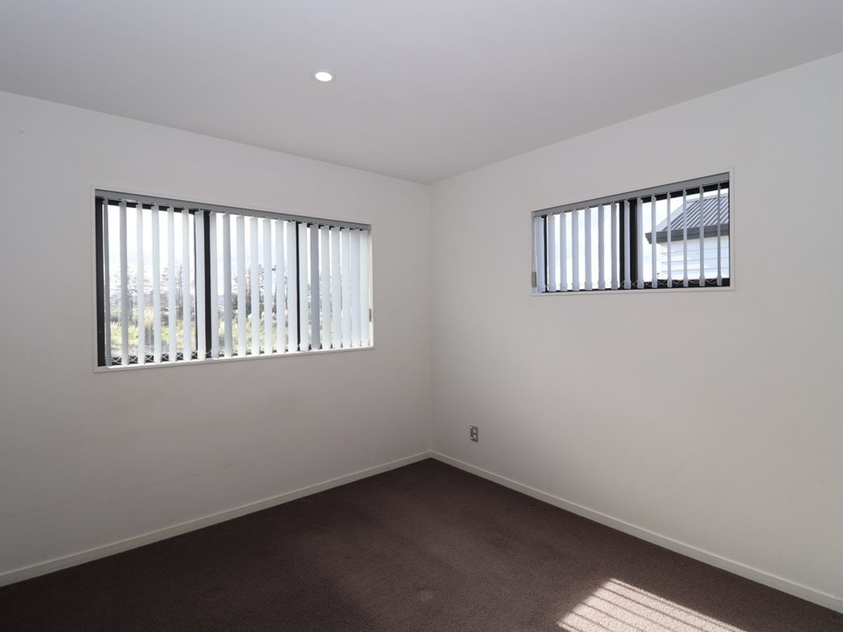For rent, 3 bedrooms 2 bathrooms townhouse, 73 Tribute Loop, Takanini, Auckland, Available on Wed 29th Oct