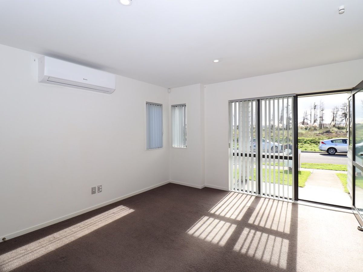 For rent, 3 bedrooms 2 bathrooms townhouse, 73 Tribute Loop, Takanini, Auckland, Available on Wed 29th Oct