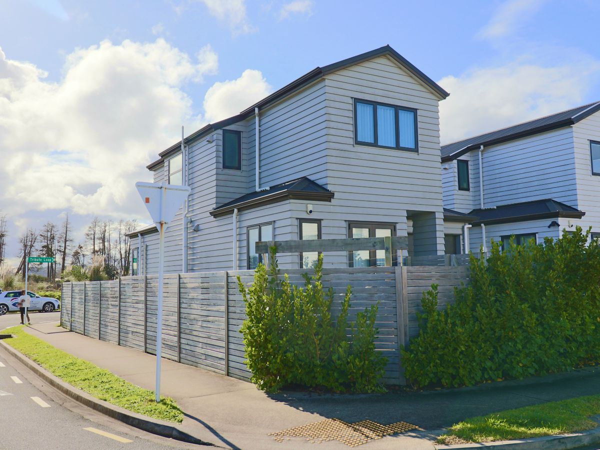 For rent, 3 bedrooms 2 bathrooms townhouse, 73 Tribute Loop, Takanini, Auckland, Available on Wed 29th Oct
