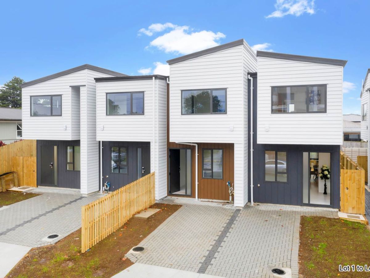 For rent, 2 bedrooms 1 bathroom townhouse, 13A Everitt Road, Otara, Auckland, Available from 16th Oct
