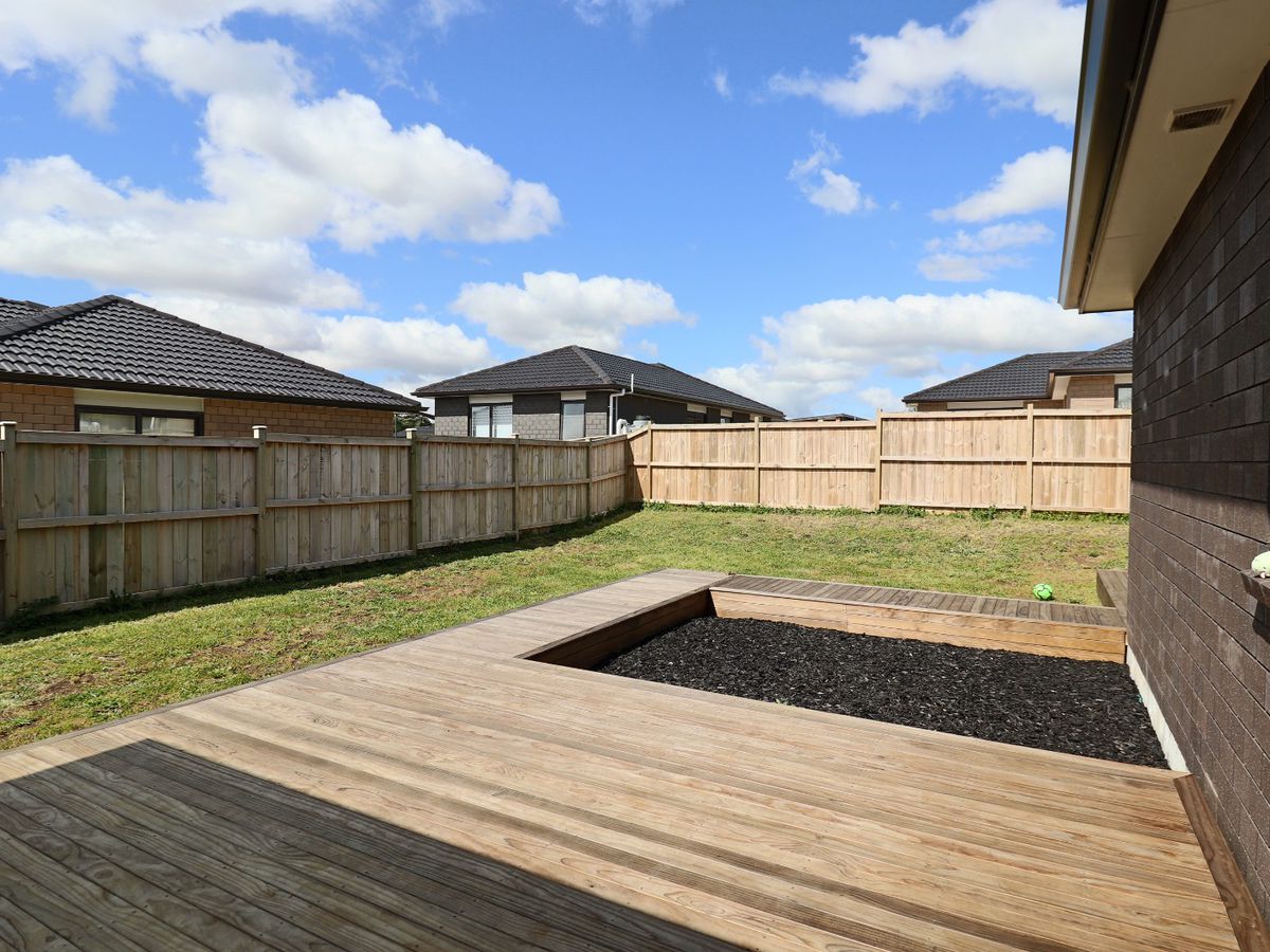 For rent, 4 bedrooms 2 bathrooms house, 30 Booker Drive, Tuakau, Available from 25 Nov